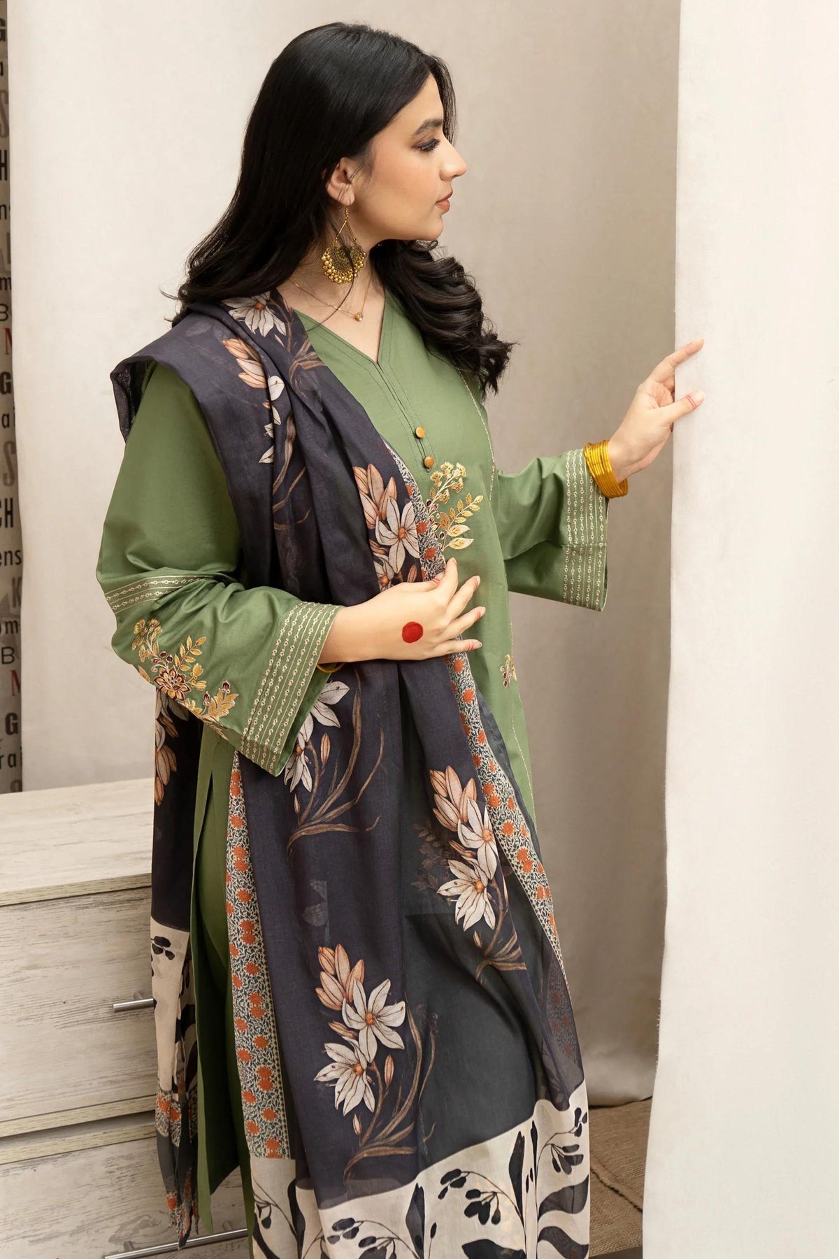 LAWN 3PC EMB  WITH DIGITAL PRINTED SHAWL AD-092